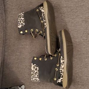 Sperry lace up boots black with leopard print detail and red interior
